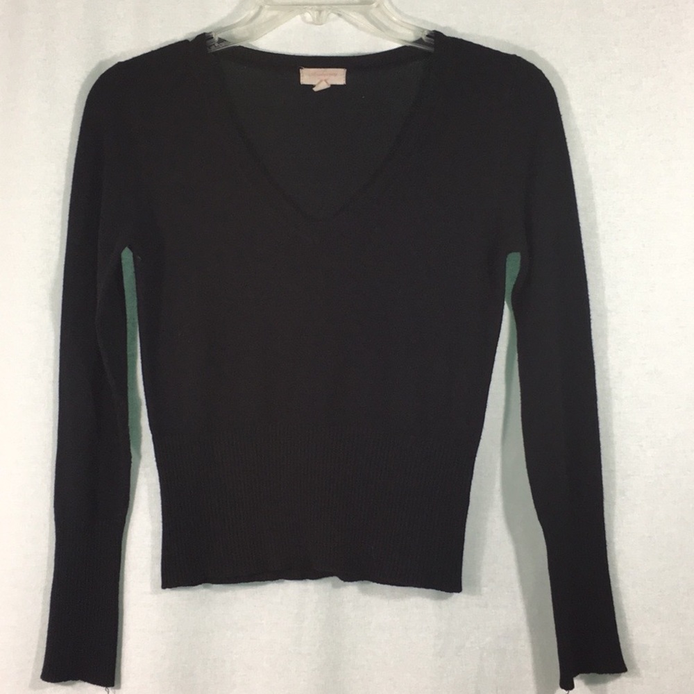 long sleeve, V neck top!